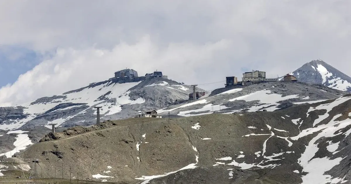 Літній лижний сезон в Альпах завершився достроково: льодовик Стельвіо не витримав спеки