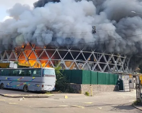 Атака РФ знищила ринок «Шайба» в Києві: що втратила столиця